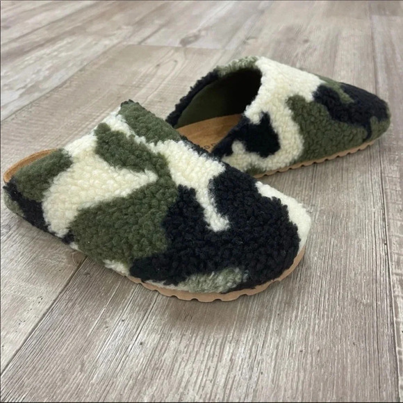 NWT MATCHA COMFY SOFT FAUX SHEARLING SLIPPERS Size 5 - Picture 3 of 8